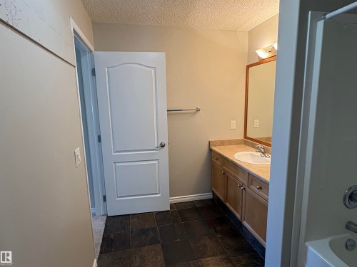 224 16807 100 Avenue, Edmonton, AB - Indoor Photo Showing Bathroom