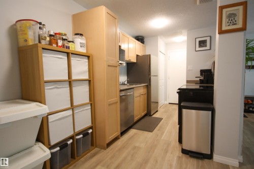 1 11008 124 Street, Edmonton, AB - Indoor Photo Showing Kitchen