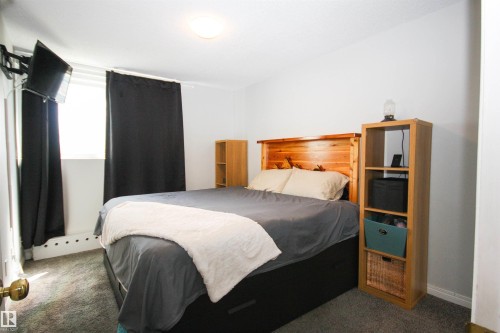 1 11008 124 Street, Edmonton, AB - Indoor Photo Showing Bedroom