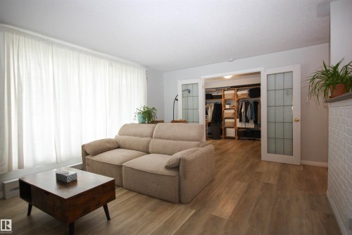1 11008 124 Street, Edmonton, AB - Indoor Photo Showing Living Room