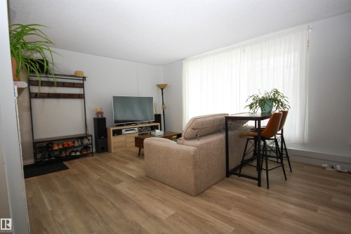 1 11008 124 Street, Edmonton, AB - Indoor