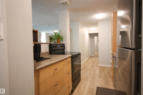 1 11008 124 Street, Edmonton, AB - Indoor Photo Showing Kitchen