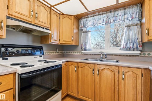 106 Westglen Crescent, Spruce Grove, AB - Indoor Photo Showing Kitchen With Double Sink