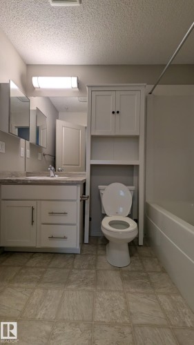120 5404 7 Avenue, Edmonton, AB - Indoor Photo Showing Bathroom