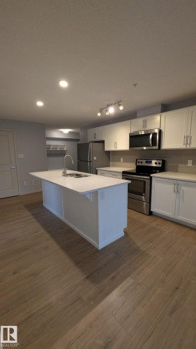 120 5404 7 Avenue, Edmonton, AB - Indoor Photo Showing Kitchen