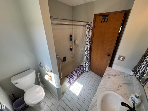 10723 108 Avenue, Westlock, AB - Indoor Photo Showing Bathroom