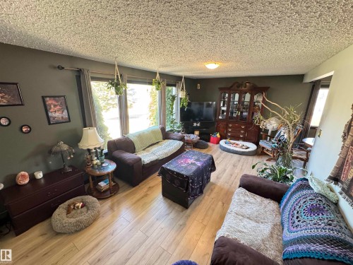 10723 108 Avenue, Westlock, AB - Indoor Photo Showing Living Room