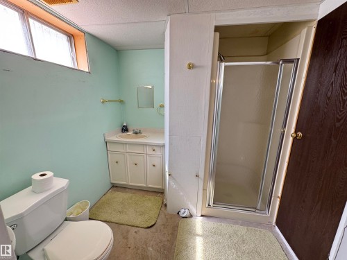 10723 108 Avenue, Westlock, AB - Indoor Photo Showing Bathroom