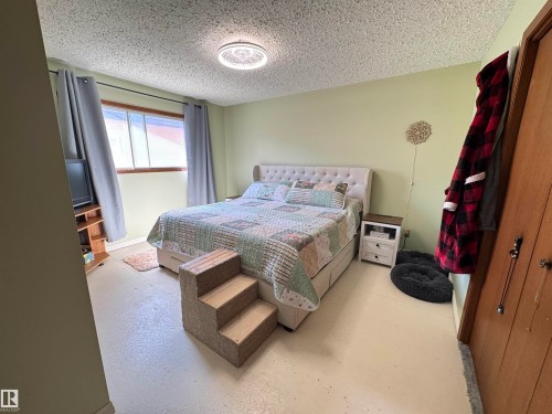 10723 108 Avenue, Westlock, AB - Indoor Photo Showing Bedroom