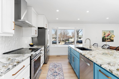 9448 76 Street, Edmonton, AB - Indoor Photo Showing Kitchen With Upgraded Kitchen