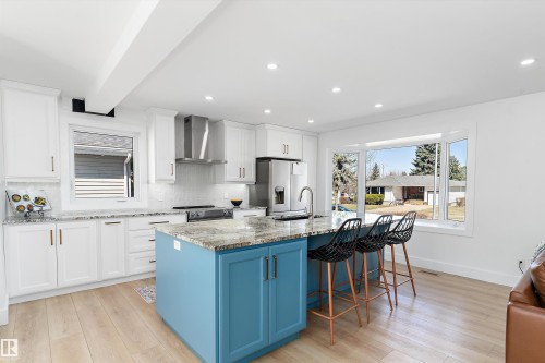 9448 76 Street, Edmonton, AB - Indoor Photo Showing Kitchen With Upgraded Kitchen
