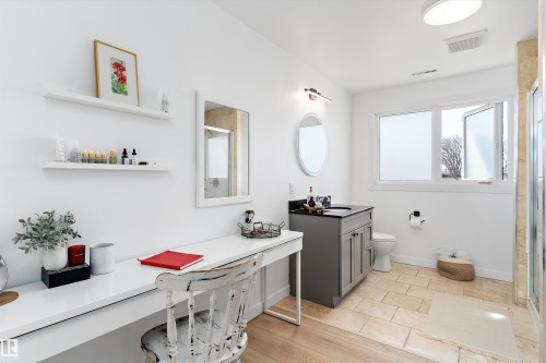 9448 76 Street, Edmonton, AB - Indoor Photo Showing Bathroom