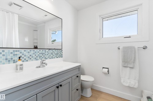 9448 76 Street, Edmonton, AB - Indoor Photo Showing Bathroom