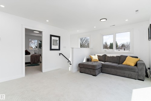 9448 76 Street, Edmonton, AB - Indoor Photo Showing Living Room