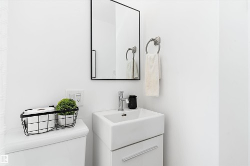 9448 76 Street, Edmonton, AB - Indoor Photo Showing Bathroom
