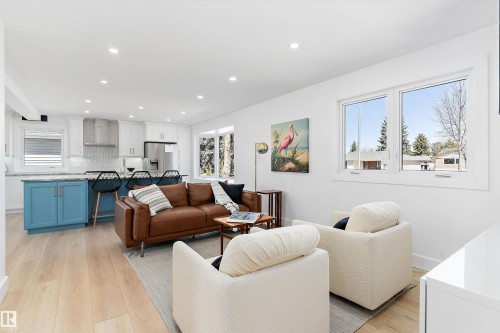 9448 76 Street, Edmonton, AB - Indoor Photo Showing Living Room