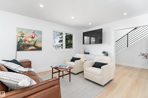 9448 76 Street, Edmonton, AB - Indoor Photo Showing Living Room
