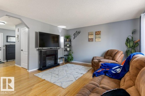 8938 179A Avenue, Edmonton, AB - Indoor Photo Showing Living Room