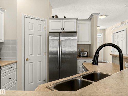 7 Oakbay Point(E), St. Albert, AB - Indoor Photo Showing Kitchen With Double Sink