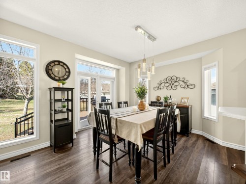 7 Oakbay Point(E), St. Albert, AB - Indoor Photo Showing Dining Room