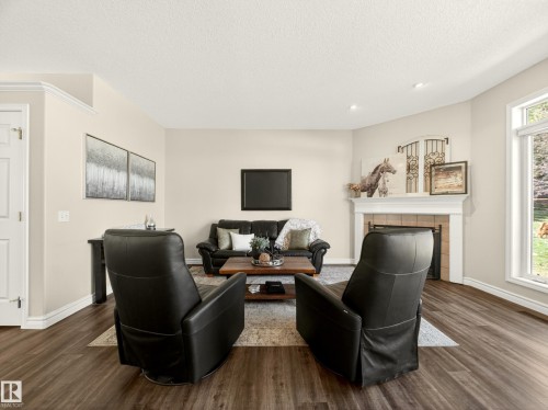 7 Oakbay Point(E), St. Albert, AB - Indoor Photo Showing Other Room