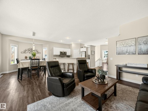 7 Oakbay Point(E), St. Albert, AB - Indoor Photo Showing Living Room