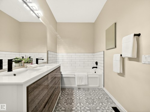 7 Oakbay Point(E), St. Albert, AB - Indoor Photo Showing Bathroom
