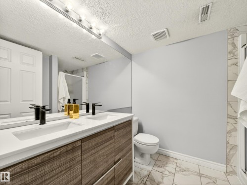 7 Oakbay Point(E), St. Albert, AB - Indoor Photo Showing Bathroom