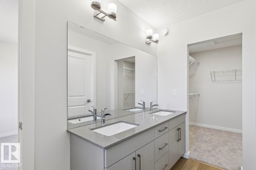305 Edgemont Drive, Edmonton, AB - Indoor Photo Showing Bathroom