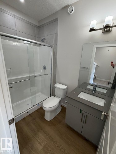 305 Edgemont Drive, Edmonton, AB - Indoor Photo Showing Bathroom