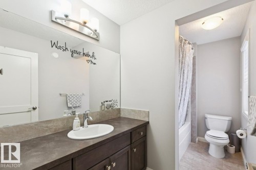 1351 Secord Landing Landing, Edmonton, AB - Indoor Photo Showing Bathroom