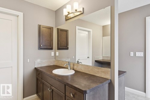 1351 Secord Landing Landing, Edmonton, AB - Indoor Photo Showing Bathroom