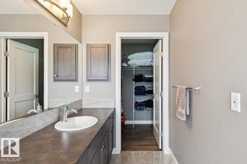 1351 Secord Landing Landing, Edmonton, AB - Indoor Photo Showing Bathroom