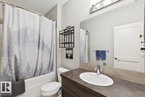 1351 Secord Landing Landing, Edmonton, AB - Indoor Photo Showing Bathroom
