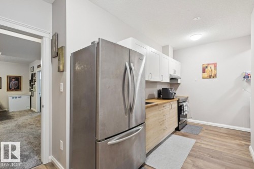 1351 Secord Landing Landing, Edmonton, AB - Indoor Photo Showing Kitchen