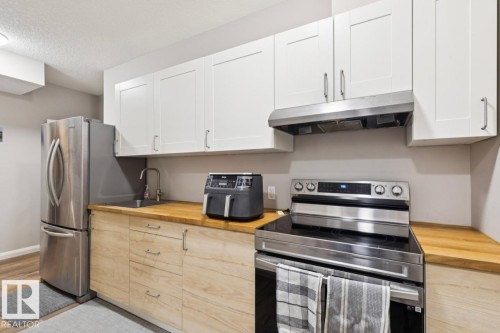 1351 Secord Landing Landing, Edmonton, AB - Indoor Photo Showing Kitchen With Stainless Steel Kitchen