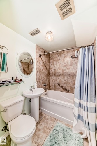10927 146 Street, Edmonton, AB - Indoor Photo Showing Bathroom