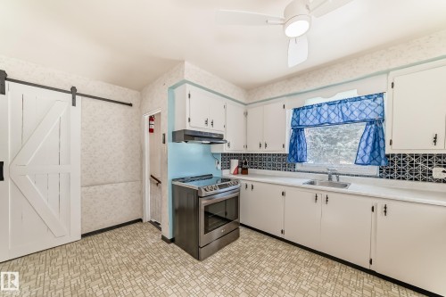10927 146 Street, Edmonton, AB - Indoor Photo Showing Kitchen