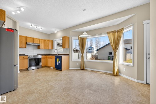 4989 Thibault Way, Edmonton, AB - Indoor Photo Showing Kitchen
