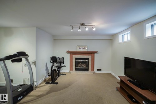 15155 Ramsay Crescent, Edmonton, AB - Indoor Photo Showing Gym Room