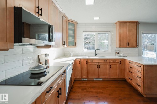 15155 Ramsay Crescent, Edmonton, AB - Indoor Photo Showing Kitchen