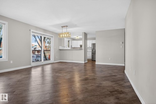 113 10153 117 Street, Edmonton, AB - Indoor Photo Showing Living Room
