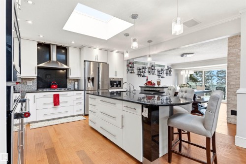 12420 Grand View Drive, Edmonton, AB - Indoor