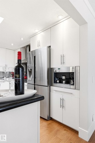 12420 Grand View Drive, Edmonton, AB - Indoor Photo Showing Kitchen
