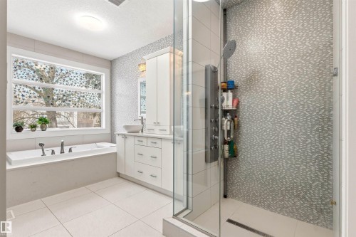 12420 Grand View Drive, Edmonton, AB - Indoor Photo Showing Bathroom