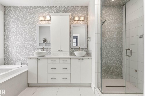 12420 Grand View Drive, Edmonton, AB - Indoor Photo Showing Bathroom