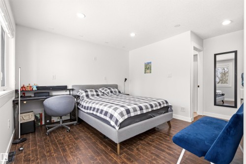 12420 Grand View Drive, Edmonton, AB - Indoor Photo Showing Bedroom