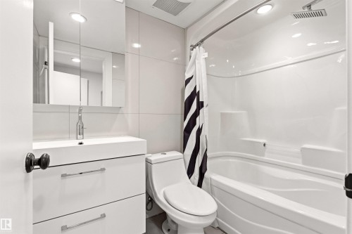 12420 Grand View Drive, Edmonton, AB - Indoor Photo Showing Bathroom