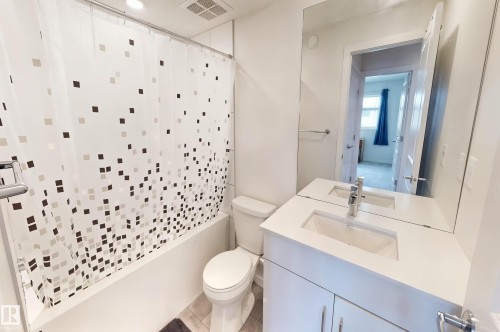 2093 Maple Road, Edmonton, AB - Indoor Photo Showing Bathroom