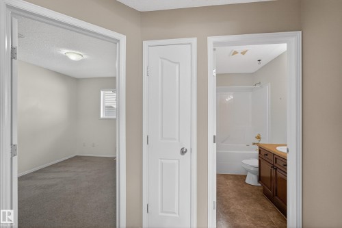 3779 18 Street, Edmonton, AB - Indoor Photo Showing Bathroom
